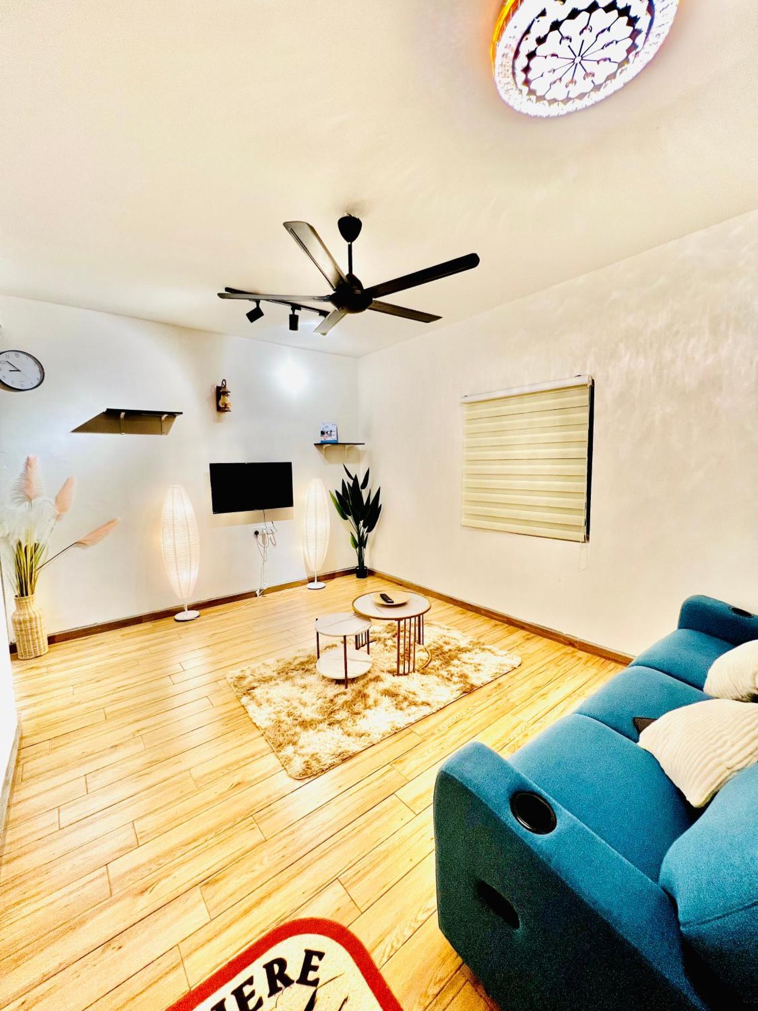 Raees Homestay Kampong Tanjong Minyak Exterior foto